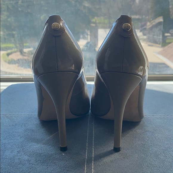Stuart Weitzman taupe peep toe heels. Size 8. - Picture 3 of 8